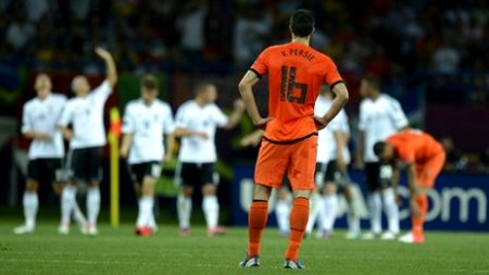 Đức 2 - 1 Hà Lan: &#146;Xe tăng&#146; phá tan &#146;lốc xoáy&#146;