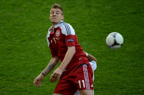 Bendtner lập cú đúp cho Đan Mạch nhưng chừng đó là chưa đủ