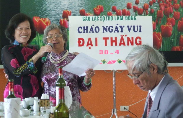 Một đời gắn bó với thi ca