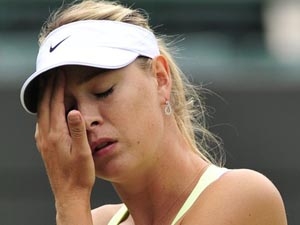 Wimbledon: &quot;Nữ hoàng&quot; Sharapova bất ngờ chia tay!