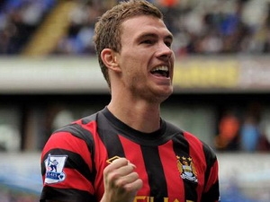 Bỏ qua Carlos Tevez, Milan quyết chiêu mộ Dzeko