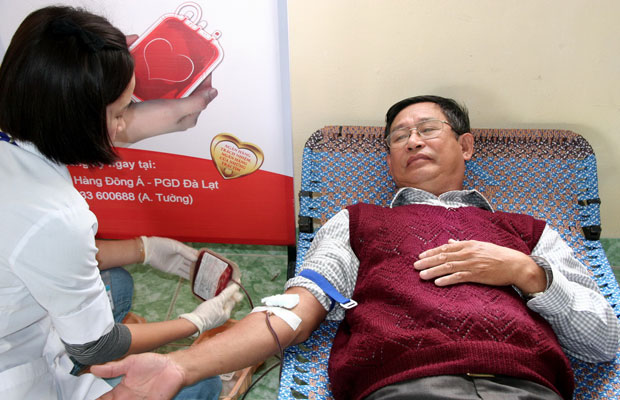 Năm mươi lần hiến máu cứu người