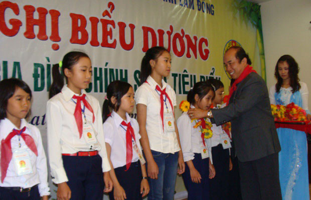 Huy động mọi nguồn lực và sức mạnh cộng đồng để chăm lo đời sống gia đình chính sách