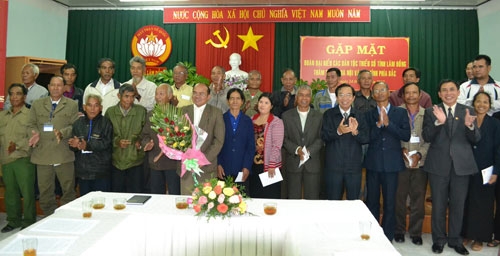 25 già làng tiêu biểu ra thăm thủ đô Hà Nội