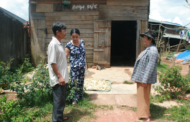 Nhà một đằng, sổ một nẻo