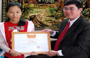 Đà Lạt: Tặng Giấy khen cho thủ khoa đạt điểm tuyệt đối