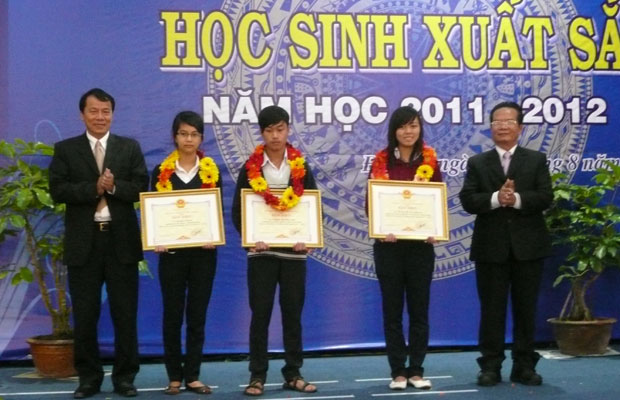 Cần chú trọng nhiều hơn đến việc phát hiện, bồi dưỡng học sinh giỏi của tỉnh