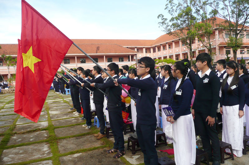 Chào cờ đầu năm học mới tại Trường Bùi Thị Xuân (Đà Lạt). Ảnh: Viết Trọng
