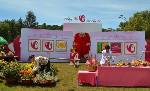 Tham dự các thử thách trong chương trình, mỗi cặp vợ chồng sẽ nhận được số tiền từ 20-30 triệu đồng