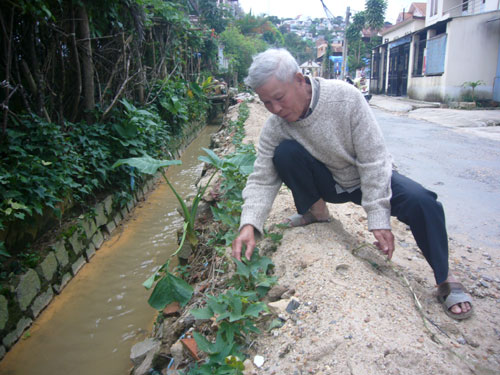 “Nhân viên vệ sinh” tuổi 80
