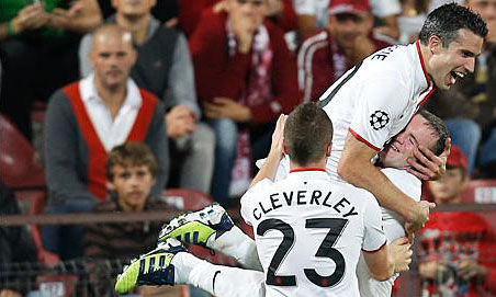 Van Persie tiếp tục chứng tỏ duyên ghi bàn cho M.U