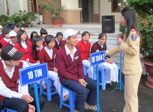 Giảm thiểu vi phạm giao thông trong tháng trọng điểm của Năm an toàn giao thông 2012