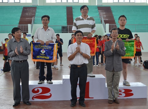 Trao giải nhất, nhì, ba toàn đoàn