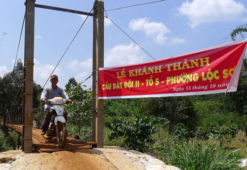 Những chiếc cầu nối lòng dân