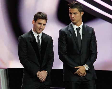 C.Ronaldo: Không có chuyện là bạn Messi