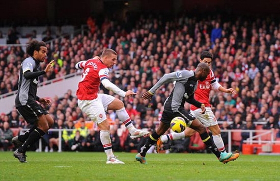 Hàng công lên tiếng, Arsenal vùi dập Tottenham 5-2