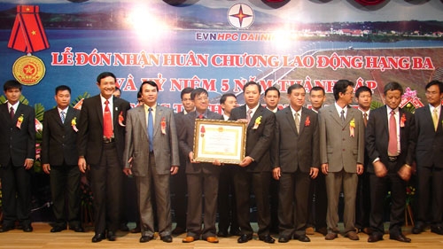 Công ty Thủy điện Đại Ninh đón nhận Huân chương Lao động hạng Ba