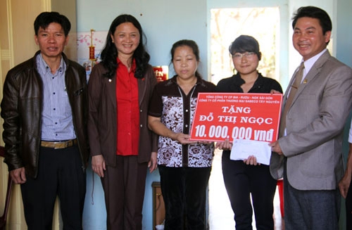 Sabeco hỗ trợ người nghèo ăn Tết