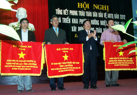 Tổng kết phong trào toàn dân bảo vệ an ninh Tổ quốc năm 2012