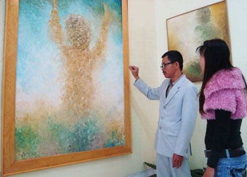 Giới thiệu tranh với công chúng