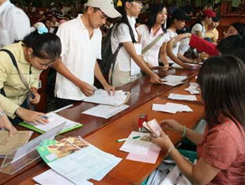 Miễn, giảm học phí: Nên theo đối tượng, không theo địa bàn