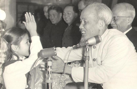 Bác Hồ tại lễ kỷ niệm 30 năm Ngày thành lập Đảng (tháng 2/1960)