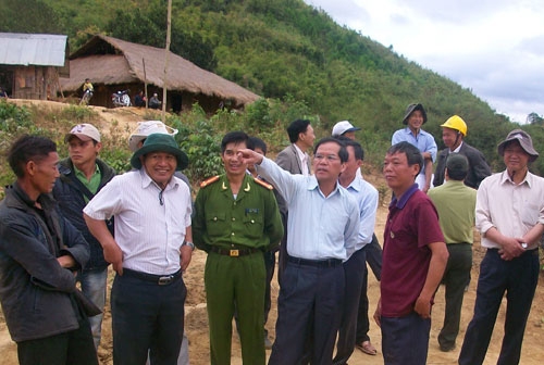 Chủ tịch UBND tỉnh kiểm tra các công trình nước sạch, khu tái định cư