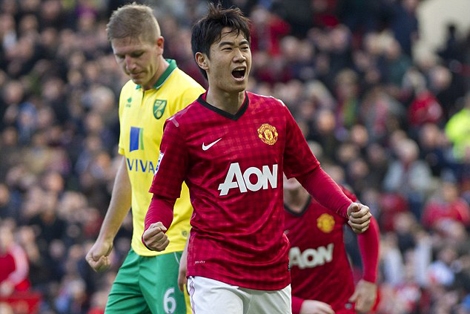 Kagawa tỏa sáng với cú hat-trick vào lưới Norwich