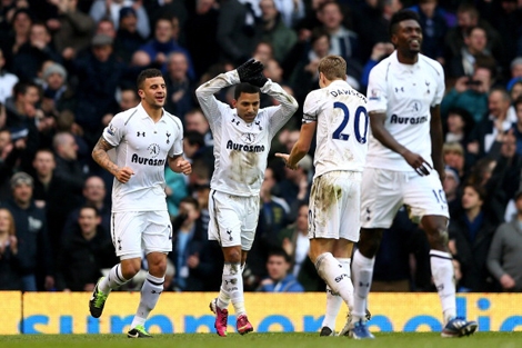 Lennon ghi bàn nâng tỉ số lên 2-0 cho Tottenham