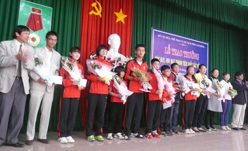 Nâng chất huy chương