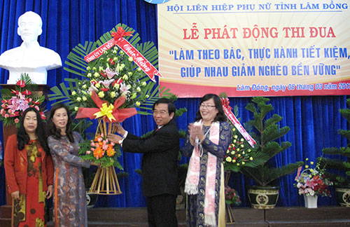 Hội Phụ nữ phát động thi đua phấn đấu xoá 1.000 hộ nghèo