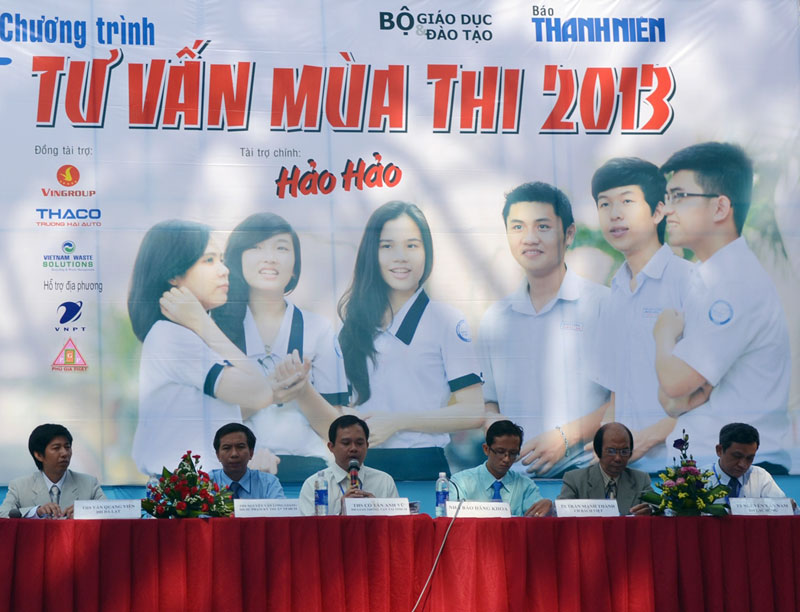 Rộn ràng ngày hội Tư vấn mùa thi 2013