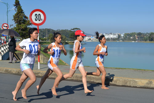 Chân trần, tăng tốc về đích