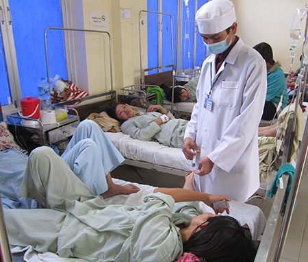 Lâm Hà: 12 người nhập viện vì ngộ độc thực phẩm