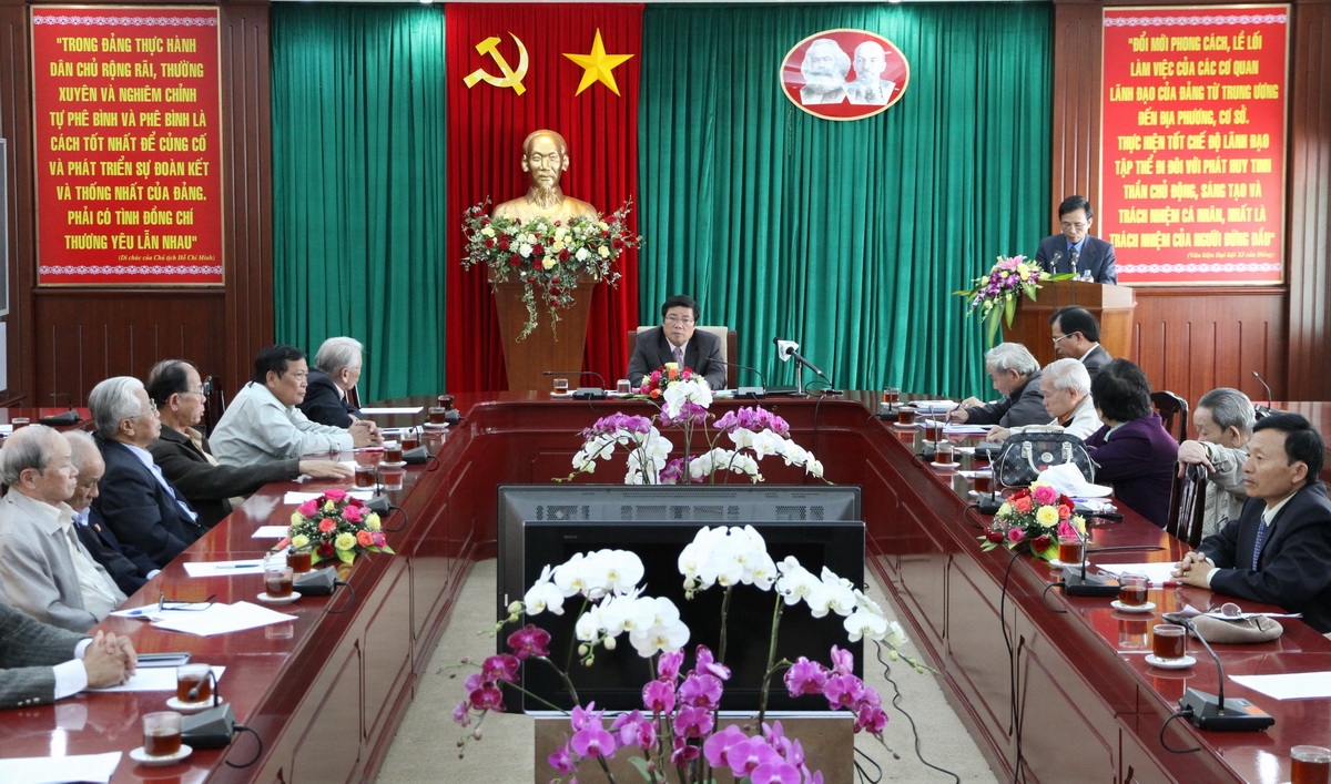 Thường trực Tỉnh uỷ gặp mặt lãnh đạo tỉnh qua các thời kỳ