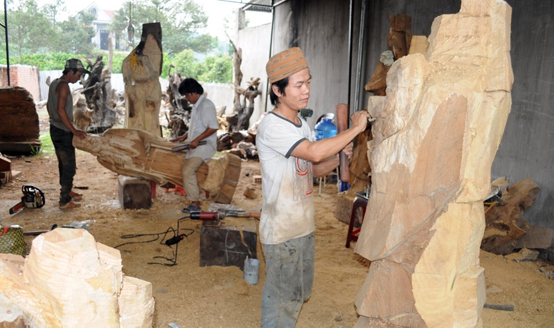 Biến gốc cây khô thành tác phẩm nghệ thuật