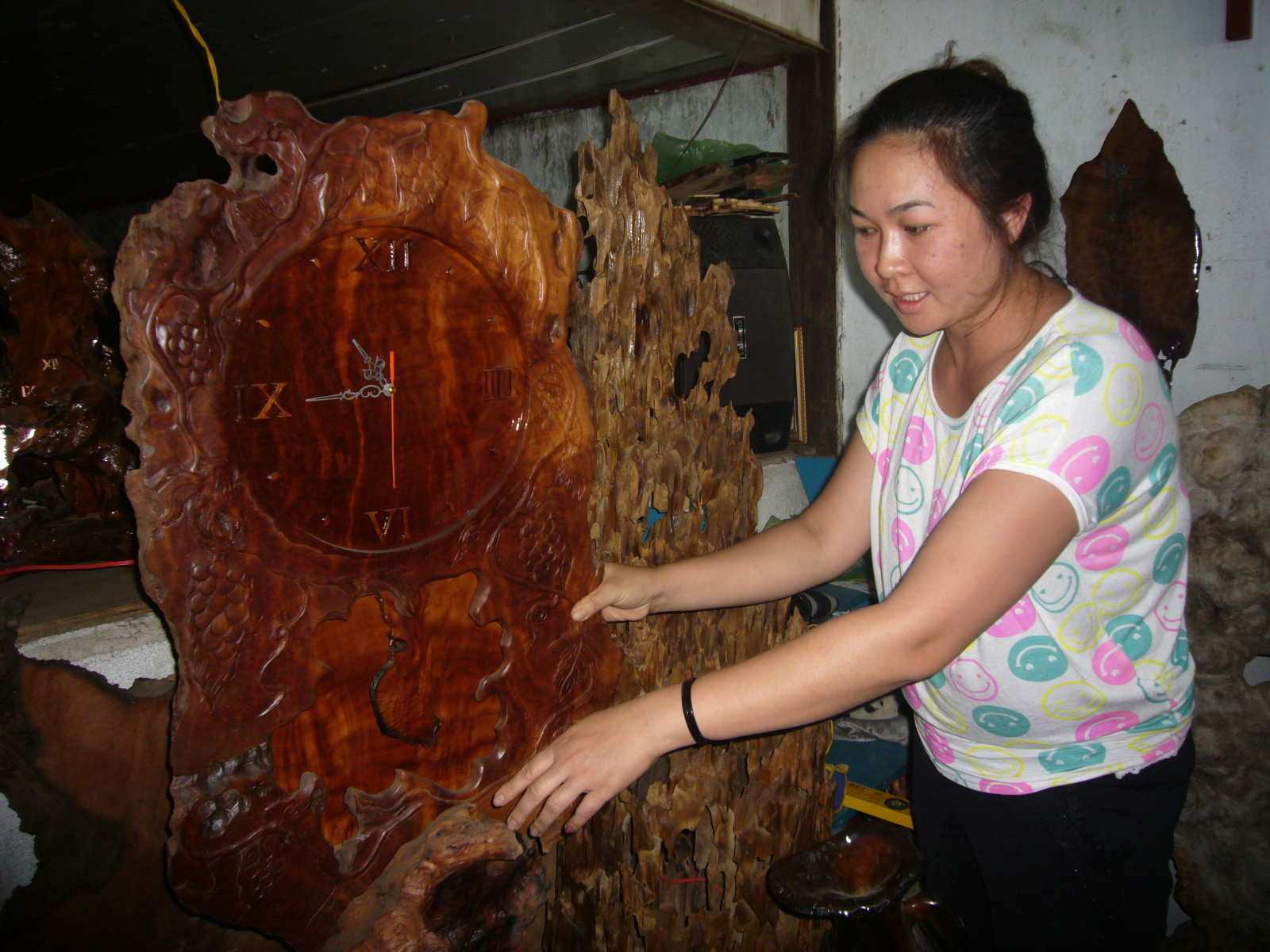 Tích tắc đồng hồ gỗ