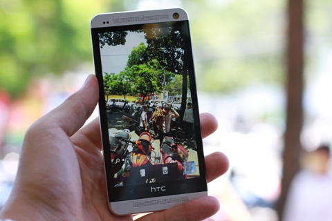 Camera 4 megapixel công nghệ Ultrapixel
