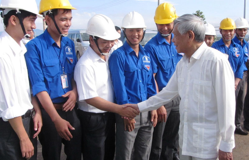 Nguyên Tổng Bí thư Lê Khả Phiêu thăm Tổ hợp Bô xít – Nhôm Lâm Đồng