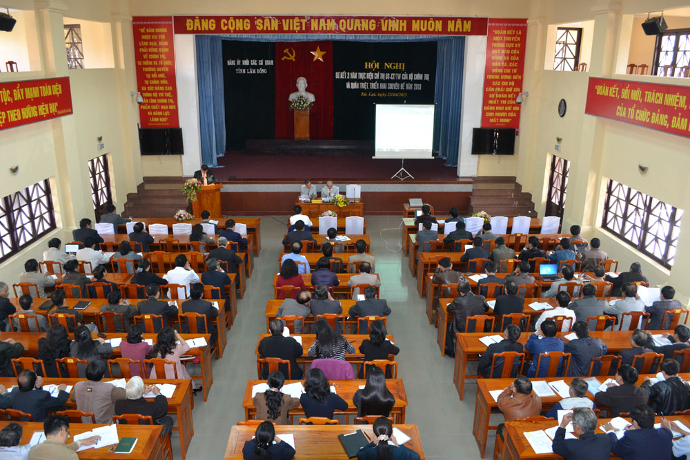 Học tập và làm theo tấm gương đạo đức Hồ Chí Minh đã tạo được sự chuyển biến tích cực và đi vào chiều sâu