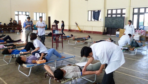 Sinh viên tình nguyện hiến 300 đơn vị máu