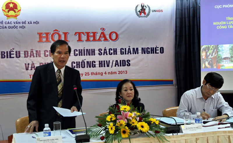 Hội thảo “Đại biểu dân cử với chính sách giảm nghèo và phòng chống HIV/AIDS”