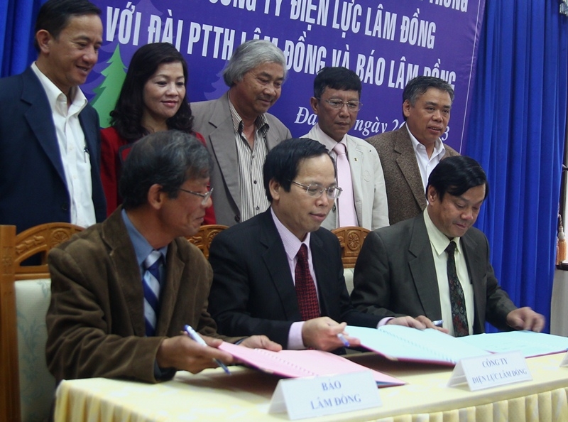 Điện lực Lâm Đồng ký kết chương trình hợp tác truyền thông với Báo Lâm Đồng và Đài PTTH
