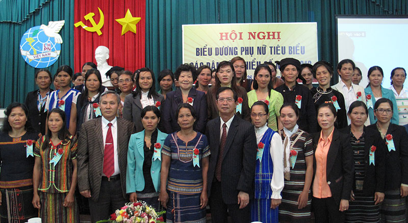 Biểu dương phụ nữ tiêu biểu các dân tộc thiểu số