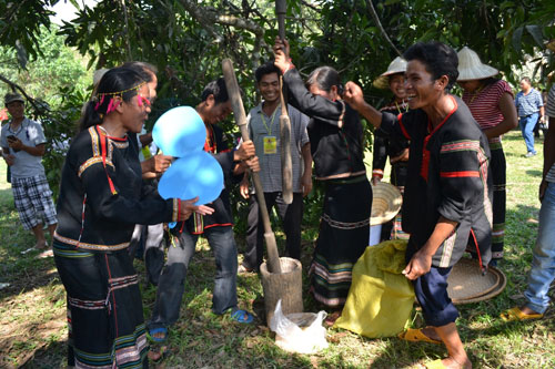 Trò chơi dân gian của người bản địa, sao không thử làm du lịch?