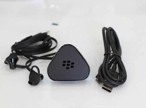 Cận cảnh Blackberry Q10 bản thương mại tại Việt Nam