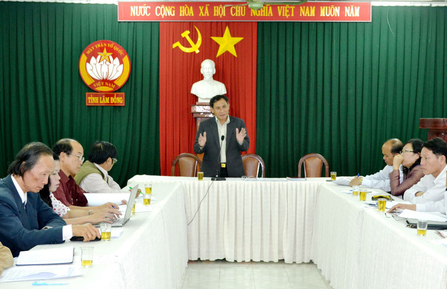 Cán bộ công chức đóng góp một ngày lương ủng hộ xây dựng Trường Sa