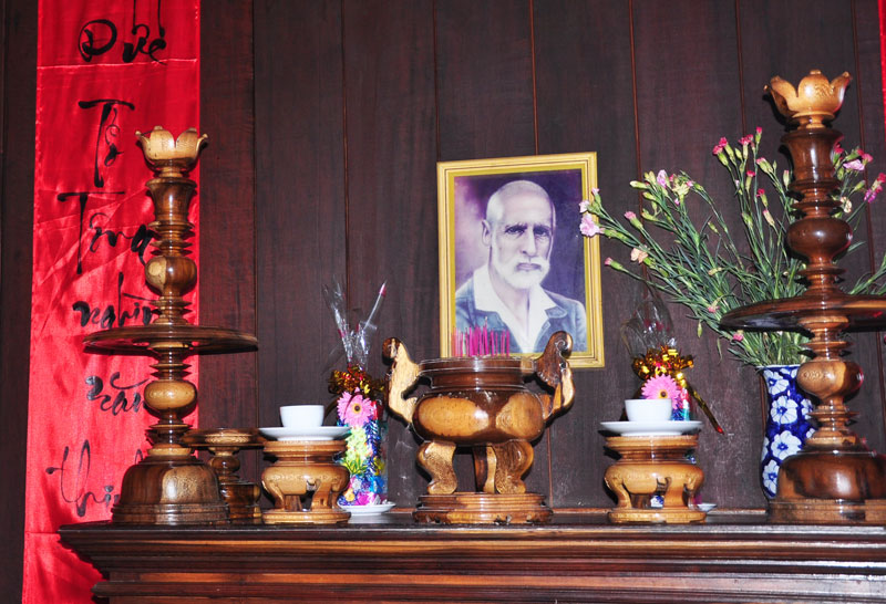 Bàn thờ bác sĩ Yersin