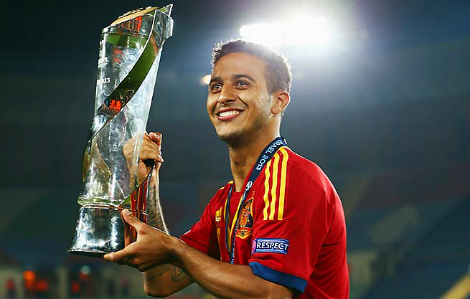 Pique khuyên Thiago từ chối Man Utd