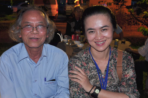 Nhà báo Ngô Qui Nhơn (trái) và tác giả